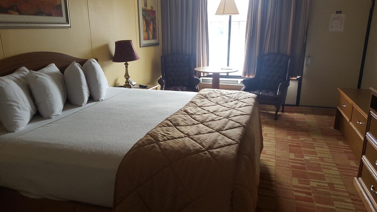 בראנסון Baldknobbers Motor Inn מראה חיצוני תמונה